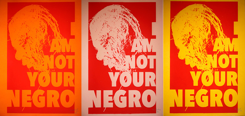 Un triptyque de sérigraphie représentant le profil d'un homme souligné de la phrase I am not your negro de Baldwin.