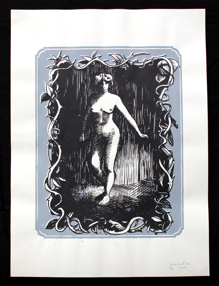 Une femme nue dans la pénombre